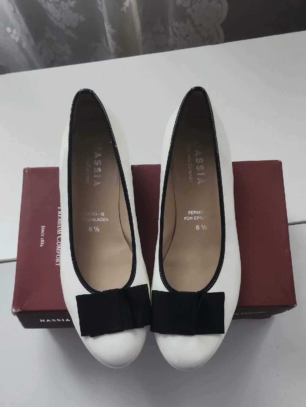 White Leather Bow Trim Flats
